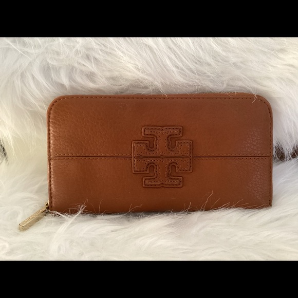 ~AUTHENTIC ~Tory Burch Wallet - Picture 1 of 13